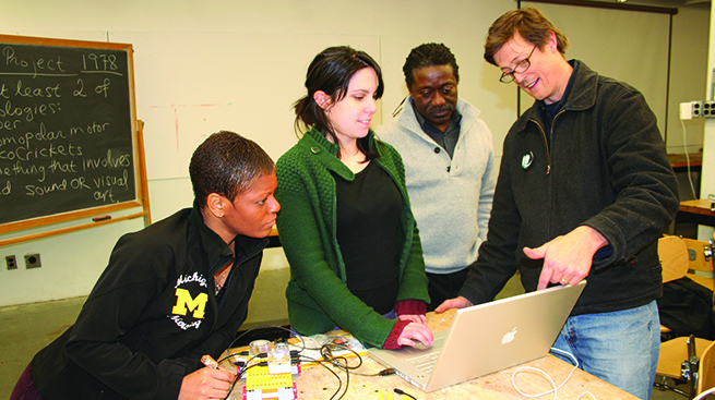 Faculty Members Advising Students